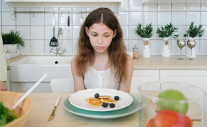 Mom's Boyfriend Thinks Kid Is Faking A Food Issue, Immediately Regrets Testing It