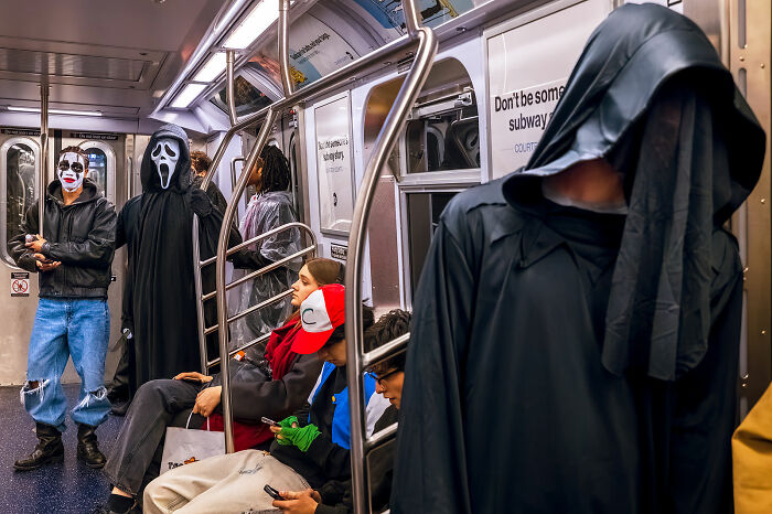 80 Street Photos By Dan Morris That Capture Cities From Perspectives Most People Miss