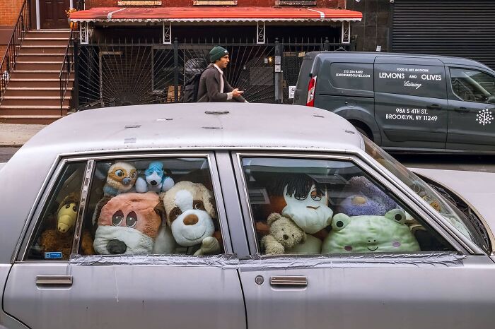 80 Street Photos By Dan Morris That Capture Cities From Perspectives Most People Miss