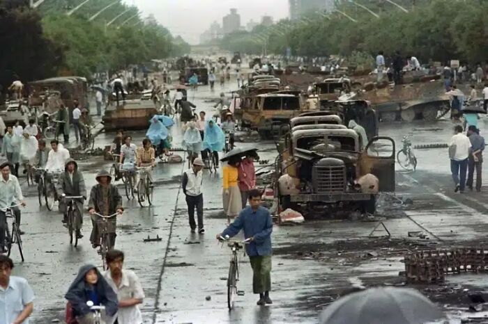 Historical photos: The aftermath of the Tiananmen Square m******e, destroyed vehicles and debris, an impossible to explain event.
