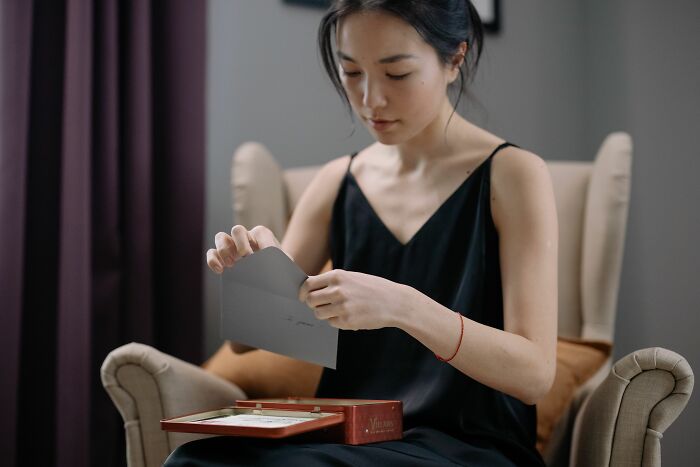 Woman opening a heartfelt letter representing pure generosity
