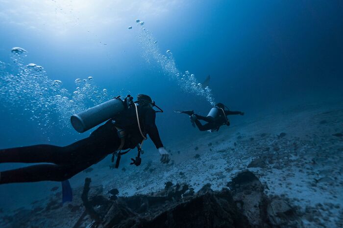 21 Terrifying Stories That Might Make You Never Go Underground Or Underwater