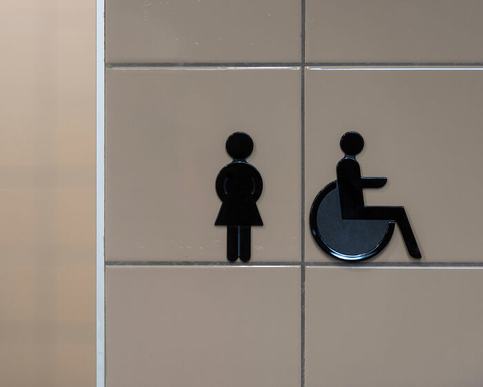 Dad Gives Update After “Male Karen” Harassed Him For Helping His Daughter In Women's Restroom, Made Girl Cry Dad Gives Update After “Male Karen” Harassed Him For Helping His Daughter In Women's Restroom, Made Girl Cry