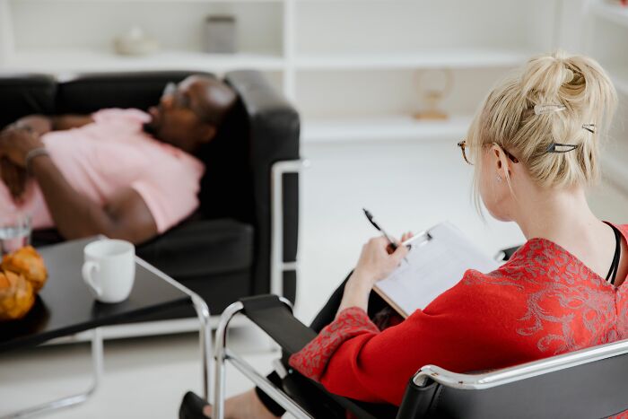 "I'm Bored And Nosey. Tell Me A Secret About One Of Your Past Jobs": 47 Juicy Answers