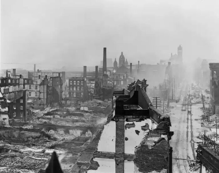 Historical photos: A devastating aftermath of the San Francisco earthquake of 1906, an impossible to explain scene of destruction.