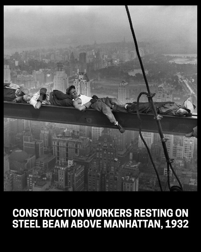 Rare historical photos: Construction workers resting on a steel beam above Manhattan, 1932.