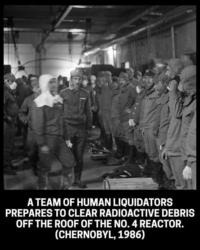 Human liquidators prepare to clear radioactive debris from the Chernobyl reactor roof, a rare and interesting historical photo.