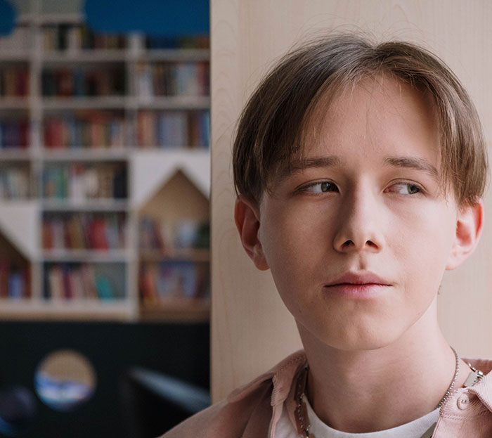 A young man with light brown hair looks to the side, representing true crime fans noticing something amiss.
