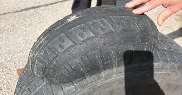 64 Risky Situations That Made People Question How These Folks Have Survived This Long