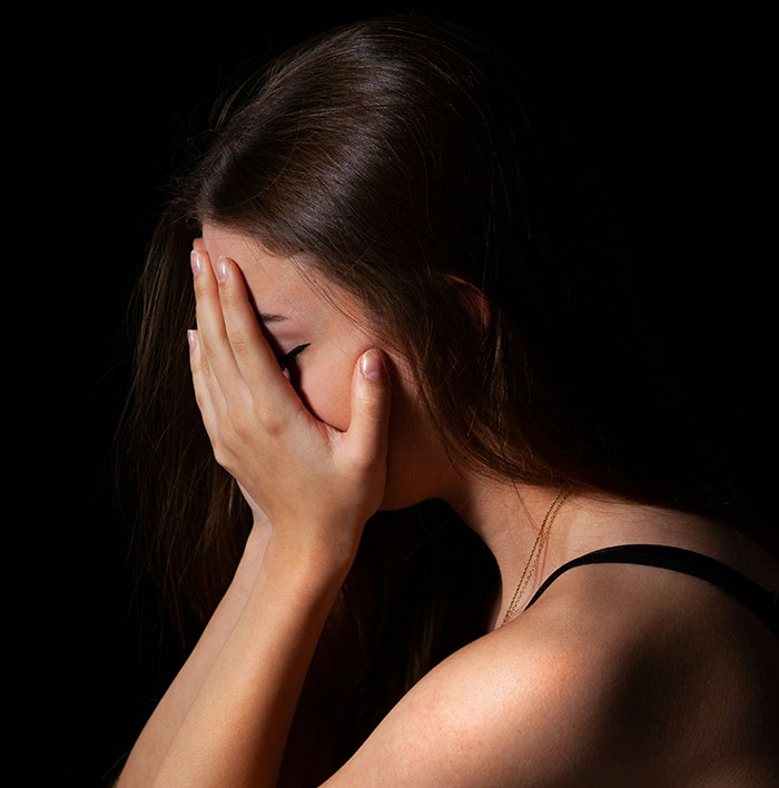 Woman Becomes Estranged From Beloved Brother After Fake Wedding Drama Destroys Trust Woman Becomes Estranged From Beloved Brother After Fake Wedding Drama Destroys Trust