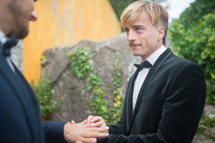 Woman Becomes Estranged From Beloved Brother After Fake Wedding Drama Destroys Trust Woman Becomes Estranged From Beloved Brother After Fake Wedding Drama Destroys Trust