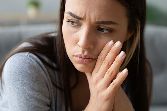 Woman Uses Concert Ticket To Appease Toxic Friend, Ends Up Hurting Sis As It Was A Gift From Her Woman Uses Concert Ticket To Appease Toxic Friend, Ends Up Hurting Sis As It Was A Gift From Her