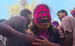Korean Man Disguises Himself As Pregnant Woman To Expose Gender Violence In India, Results Are Disturbing