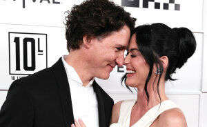 Katy Perry And Justin Trudeau Key Detail On The Red Carpet Has Fans Convinced She's Pregnant