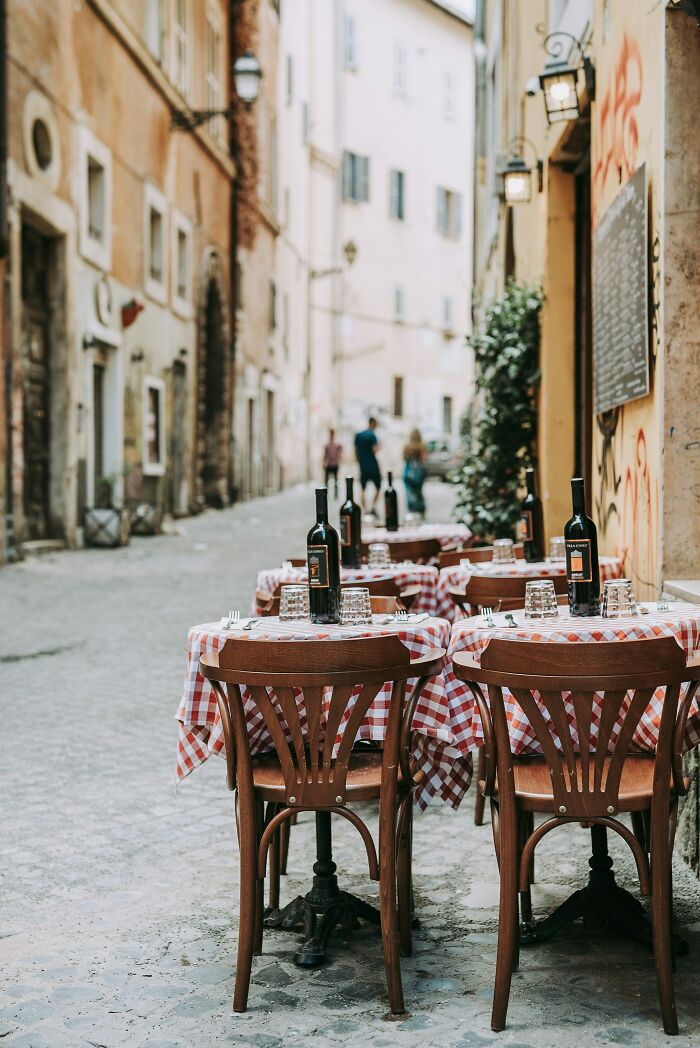 After US Tourists Are 'Tricked' Into Paying 44 Euros For Two Ice Creams In Rome, Expert Gives Travel Warning After US Tourists Are 'Tricked' Into Paying 44 Euros For Two Ice Creams In Rome, Expert Gives Travel Warning