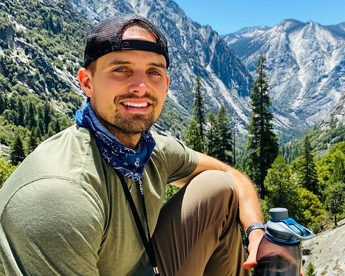 Travel Experts Reveal The Worst Clothes To Wear On Planes And Why