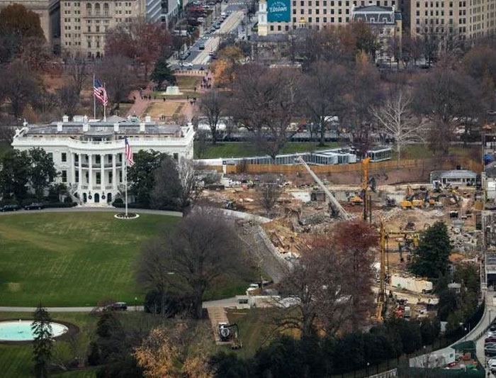 Construction site near White House viewed as ugly monument