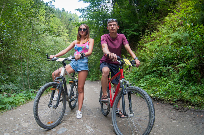 Woman Plans A Casual Hike With Friends, Ends Up Stranded On A Route Better Suited For Bikes And ATVs Woman Plans A Casual Hike With Friends, Ends Up Stranded On A Route Better Suited For Bikes And ATVs