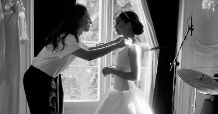 “Divorce Was Destined”: 20 Celebrity Wedding Dresses That Stunned, For Better Or Worse
