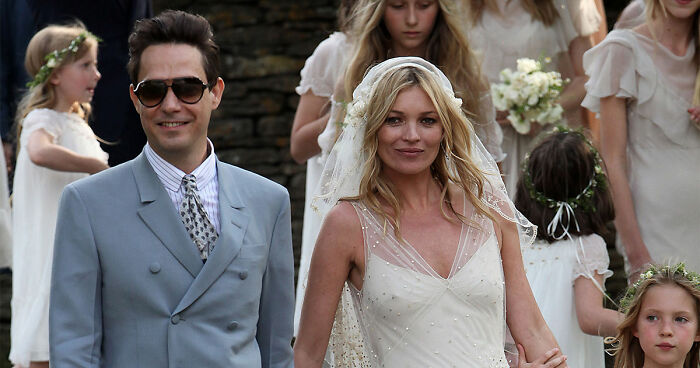 “Divorce Was Destined”: 20 Celebrity Wedding Dresses That Stunned, For Better Or Worse