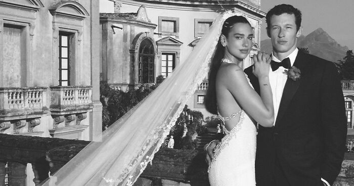 “Divorce Was Destined”: 20 Celebrity Wedding Dresses That Stunned, For Better Or Worse