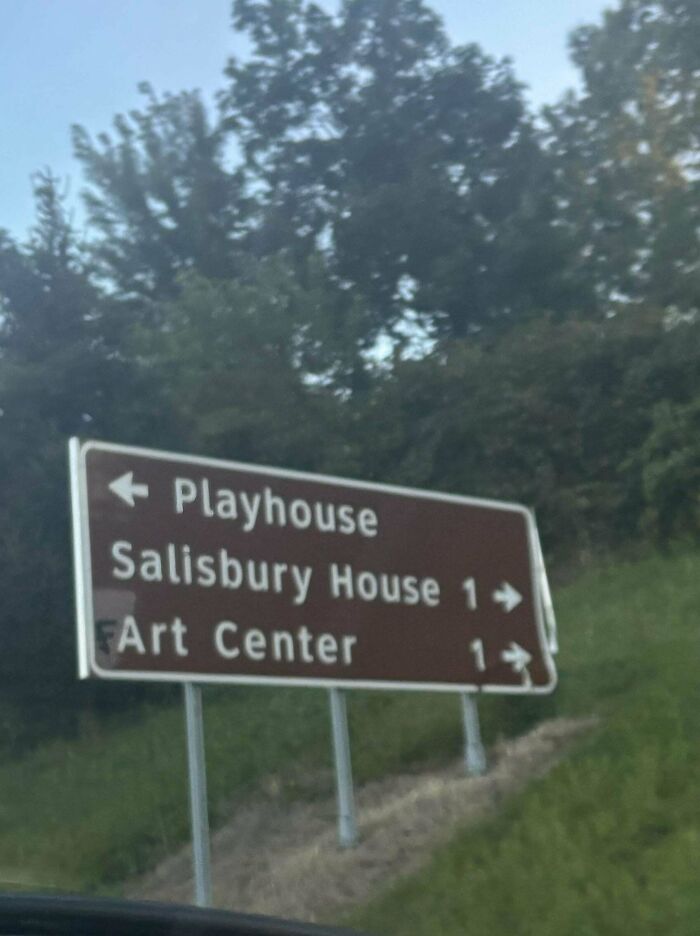 Road sign pointing to Playhouse Salisbury House and Art Center