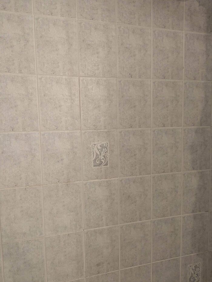 Wall tiles with one tile having a distinctive pattern in plain design