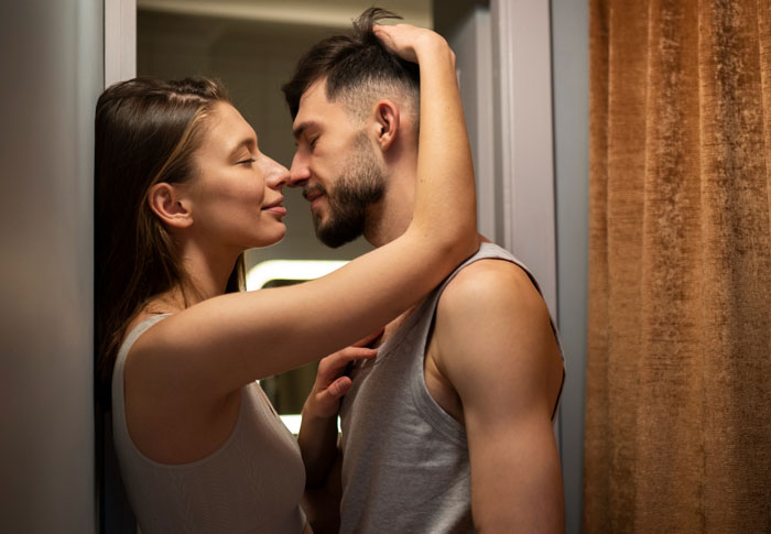 Man Discovers Wife's Affair Through Her iWatch, Then Loses His Family Too When They Take Her Side