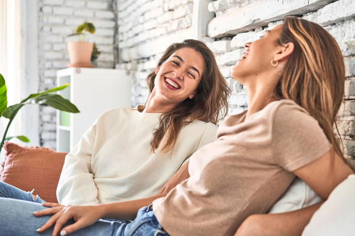 40YO Woman Prioritizes 24YO Friend's Comfort Over Hubby, Lets Her Stay In Their House Indefinitely 40YO Woman Prioritizes 24YO Friend's Comfort Over Hubby, Lets Her Stay In Their House Indefinitely