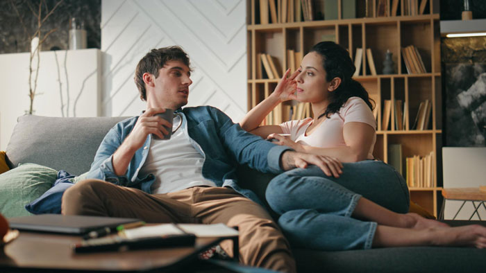 40YO Woman Prioritizes 24YO Friend's Comfort Over Hubby, Lets Her Stay In Their House Indefinitely 40YO Woman Prioritizes 24YO Friend's Comfort Over Hubby, Lets Her Stay In Their House Indefinitely