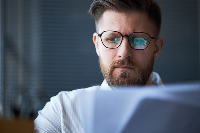 Impulsive Wife Keeps Quitting Jobs, Hubby Realizes His Trust Is Running Out As Fast As Their Cash Impulsive Wife Keeps Quitting Jobs, Hubby Realizes His Trust Is Running Out As Fast As Their Cash