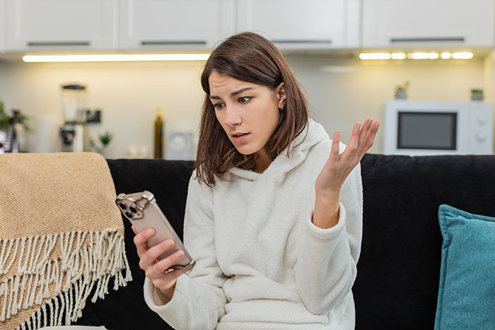18YO Refuses To Have Dad Walk Her On Senior Night After He Held A Grudge Over One Stupid Argument 18YO Refuses To Have Dad Walk Her On Senior Night After He Held A Grudge Over One Stupid Argument