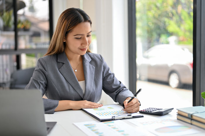 IT Worker Takes Down Buffoon Accountant With Clever Plan, Says "Network's Down" Right Back At Her IT Worker Takes Down Buffoon Accountant With Clever Plan, Says "Network's Down" Right Back At Her