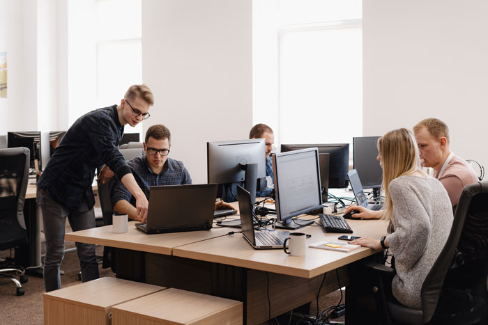IT Worker Takes Down Buffoon Accountant With Clever Plan, Says "Network's Down" Right Back At Her IT Worker Takes Down Buffoon Accountant With Clever Plan, Says "Network's Down" Right Back At Her