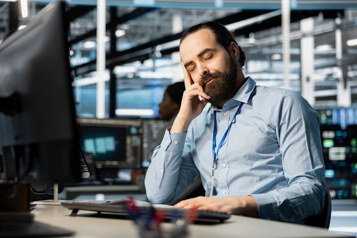 IT Worker Takes Down Buffoon Accountant With Clever Plan, Says "Network's Down" Right Back At Her IT Worker Takes Down Buffoon Accountant With Clever Plan, Says "Network's Down" Right Back At Her