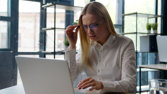 IT Worker Takes Down Buffoon Accountant With Clever Plan, Says "Network's Down" Right Back At Her IT Worker Takes Down Buffoon Accountant With Clever Plan, Says "Network's Down" Right Back At Her