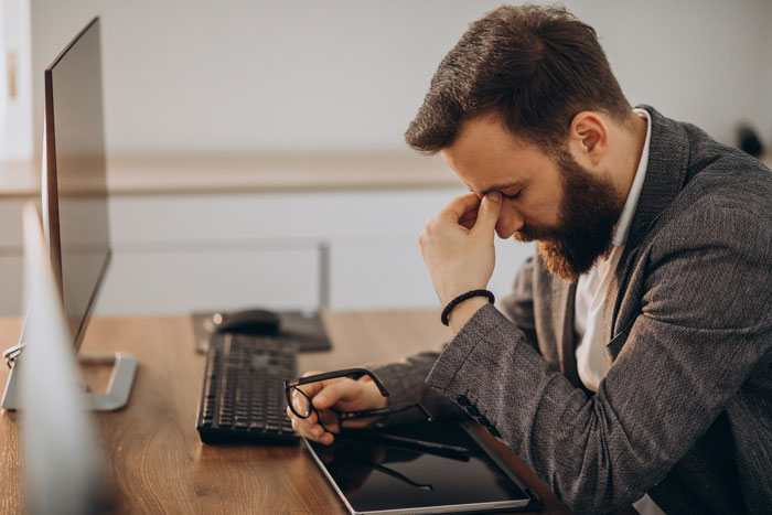IT Worker Takes Down Buffoon Accountant With Clever Plan, Says "Network's Down" Right Back At Her IT Worker Takes Down Buffoon Accountant With Clever Plan, Says "Network's Down" Right Back At Her