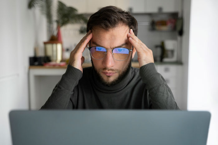 IT Worker Takes Down Buffoon Accountant With Clever Plan, Says "Network's Down" Right Back At Her IT Worker Takes Down Buffoon Accountant With Clever Plan, Says "Network's Down" Right Back At Her