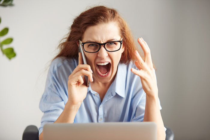 IT Worker Takes Down Buffoon Accountant With Clever Plan, Says "Network's Down" Right Back At Her IT Worker Takes Down Buffoon Accountant With Clever Plan, Says "Network's Down" Right Back At Her