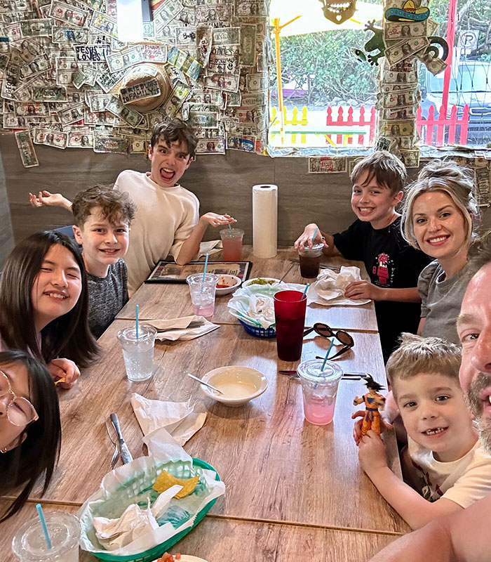 Grieving father's son-in-law, wife, and children at a restaurant, a family's lives ended. Grieving father's son-in-law, wife, and children at a restaurant, a family's lives ended.
