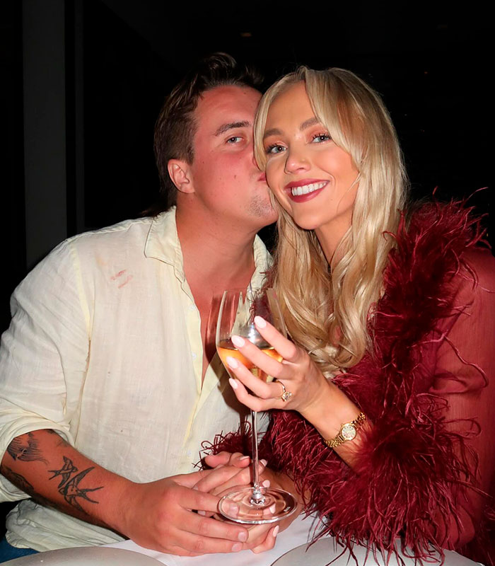 A happy couple enjoying a drink together, highlighting a woman who reveals a common bedroom mistake. A happy couple enjoying a drink together, highlighting a woman who reveals a common bedroom mistake.