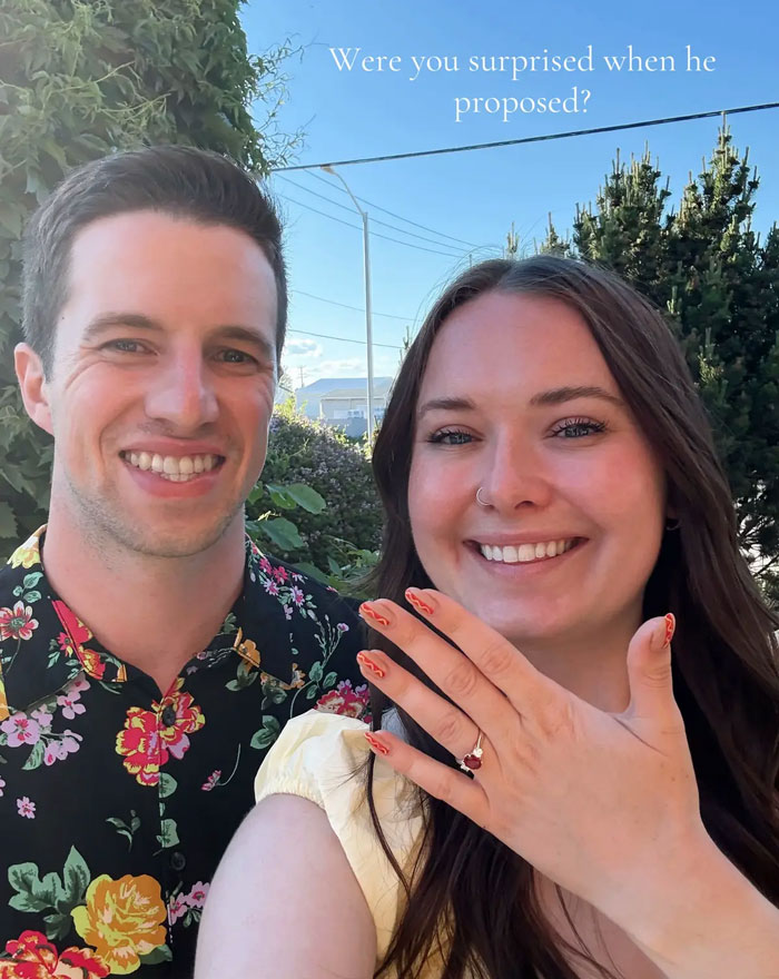 Woman Gets Engaged While Having Hot Dog Nails, Others Share Their Manicures To Make Her Feel Less Alone Woman Gets Engaged While Having Hot Dog Nails, Others Share Their Manicures To Make Her Feel Less Alone