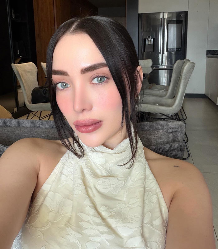 Beauty influencer Adriana Murillo takes a selfie, her striking features captured before her tragic cosmetic surgery. Beauty influencer Adriana Murillo takes a selfie, her striking features captured before her tragic cosmetic surgery.