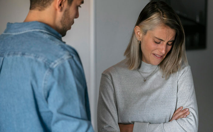 Woman Is Uncomfortable With Boyfriend's Female Best Friend, Finds Out They're Much More Than That Woman Is Uncomfortable With Boyfriend's Female Best Friend, Finds Out They're Much More Than That