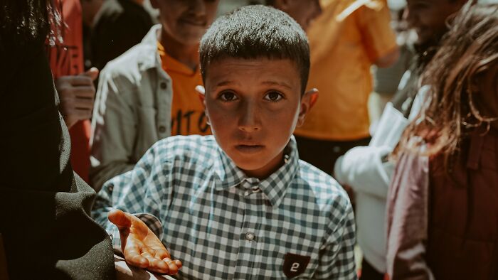 A young boy with big eyes and an open hand, possibly reflecting a situation about a boyfriend's gift.