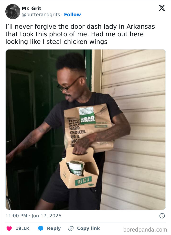 A tweet by Mr. Grit showing a photo of himself taken by a DoorDash lady, making him one of the funny people on Twitter.