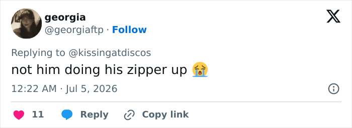 A screenshot of a social media post commenting on Harry Styles' wardrobe malfunction, mentioning his zipper. A screenshot of a social media post commenting on Harry Styles' wardrobe malfunction, mentioning his zipper.