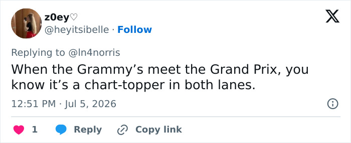 Tweet by z0ey commenting on Adele's appearance, calling it a 'chart-topper' in the viral discussion. Tweet by z0ey commenting on Adele's appearance, calling it a 'chart-topper' in the viral discussion.