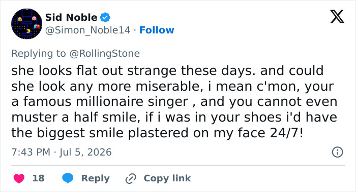A tweet about Adele's appearance, discussing her viral public outing. A tweet about Adele's appearance, discussing her viral public outing.