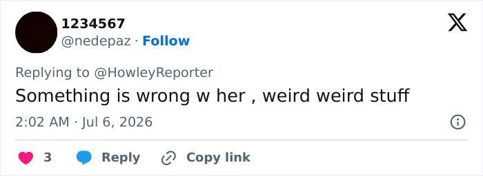 Tweet by 1234567 stating 'Something is wrong w her , weird weird stuff' about Karoline Leavitt's marriage age gap.